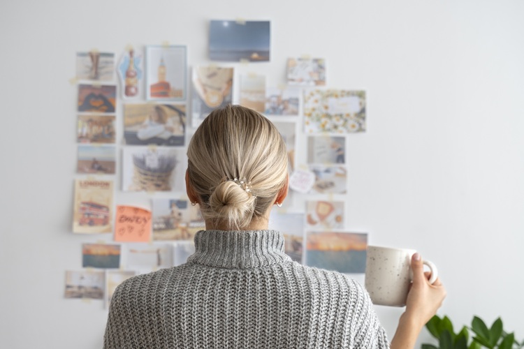 back-view-woman-holding-cup