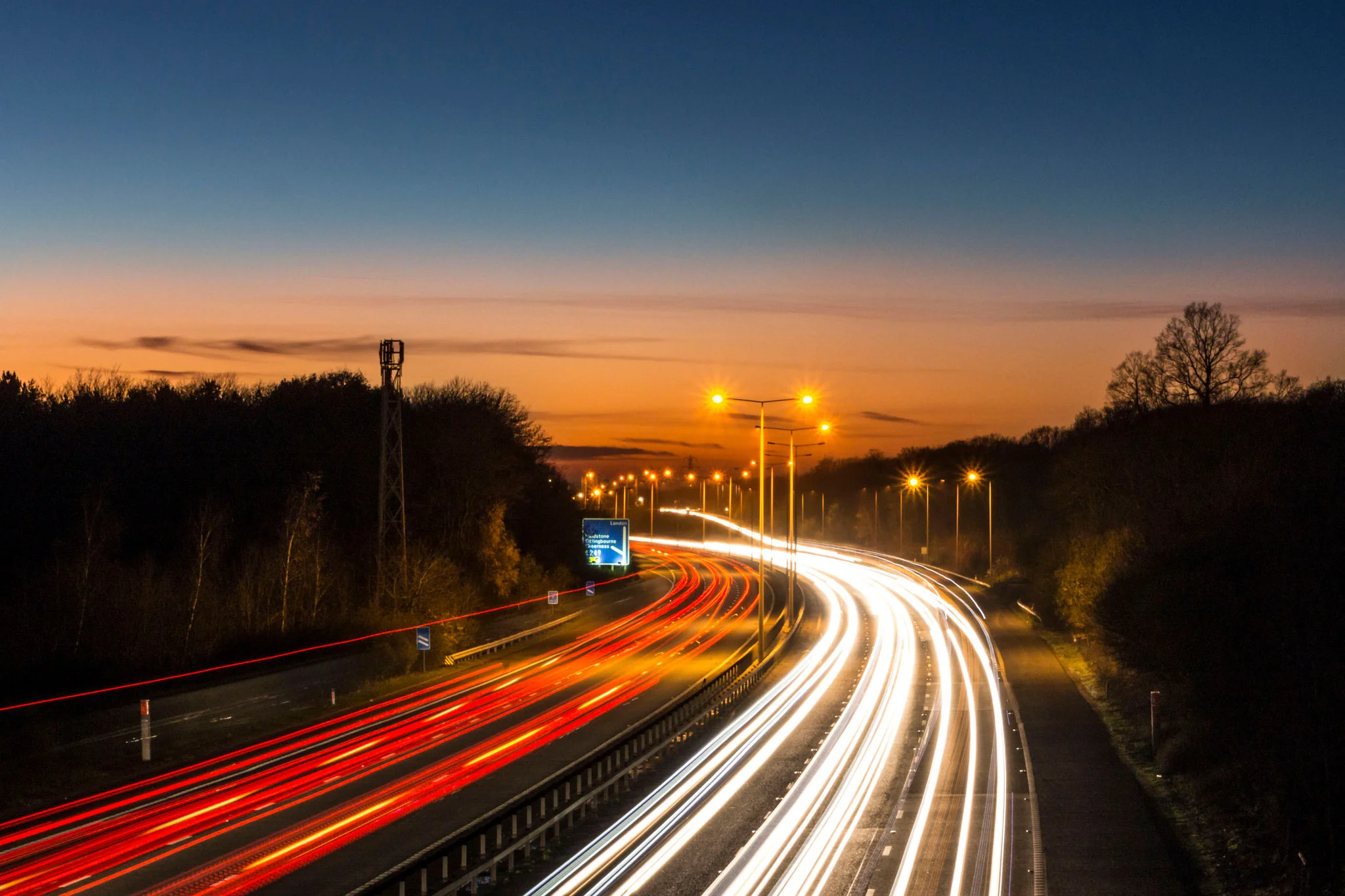 ey-light-trails-on-a-uk-motorway-at-dusk